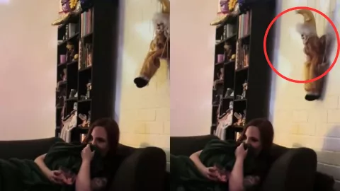 VIDEO | Muñeco se mueve cuando jóvenes veían la película “El Exorcista”