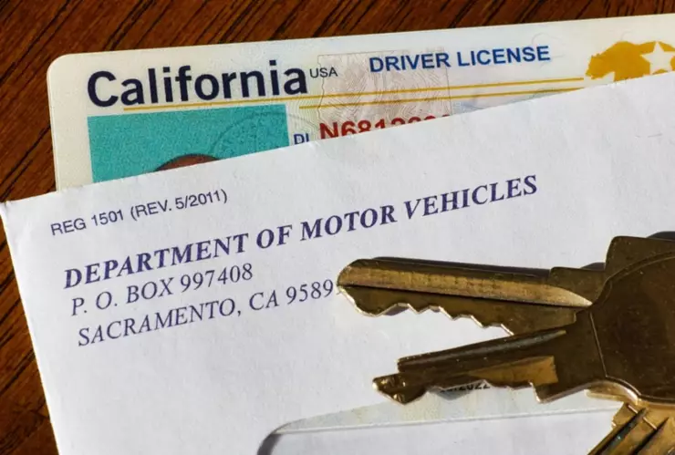 Una licencia de conducir Real ID de California.