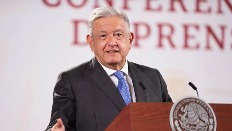 AMLO va por reducir sueldos en INE y compra de votos en Reforma Electoral