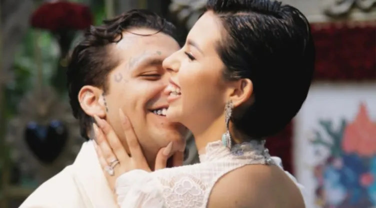 se-escondieron-christian-nodal-angela-aguilar-derrochan-amor-detras-escenario.jpg