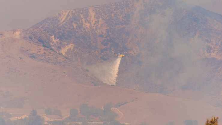 Incendio en el sur de Los Ángeles y otro en el norte de California amenazan miles de hectáreas. Más de 16 mil personas evacuan