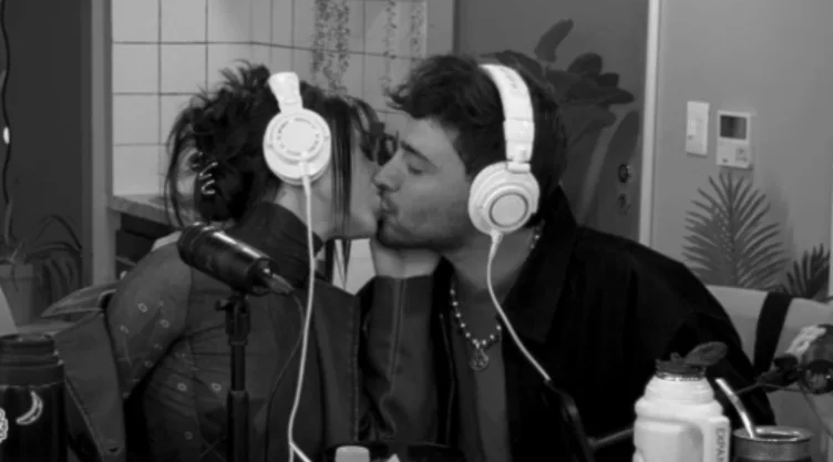 video-acusan-danna-de-infiel-besar-famoso-locutor.jpg