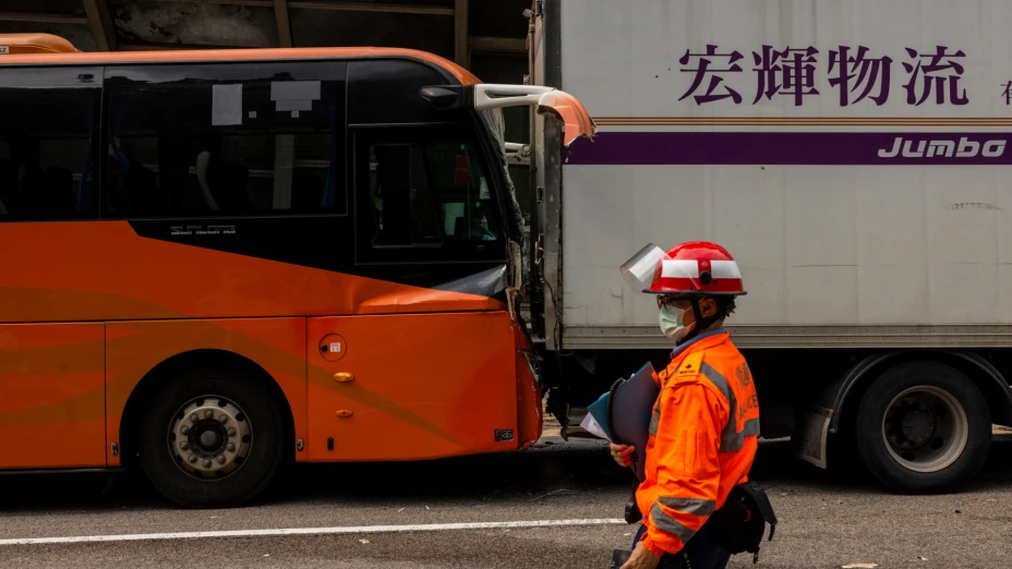 Lugar de un accidente en una autopista de Hong Kong.