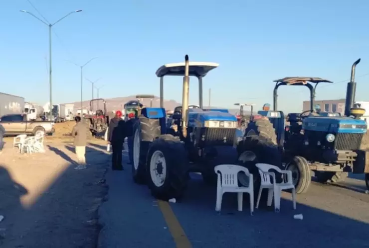 Bloqueos en carretera Delicias.