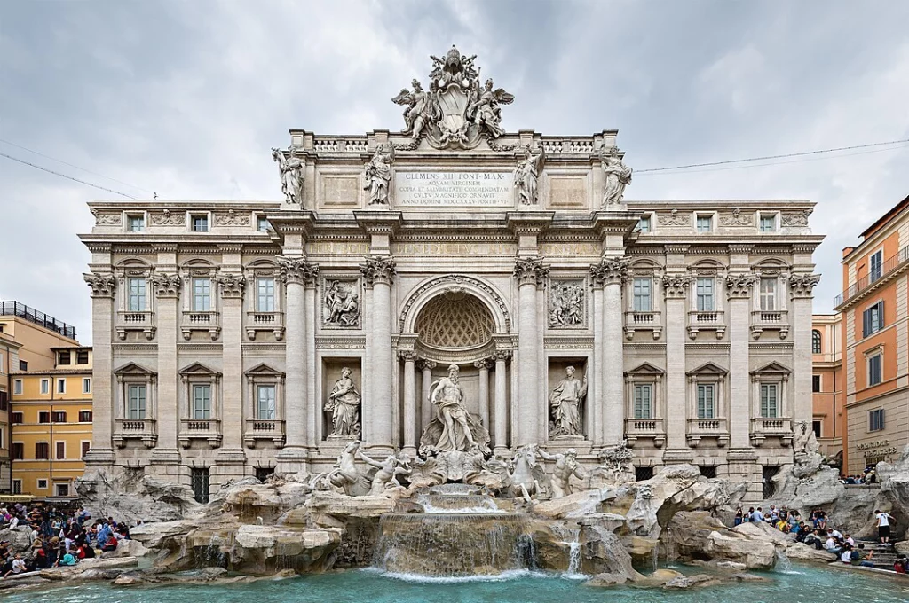 fuente de trevi en roma arquitectura
