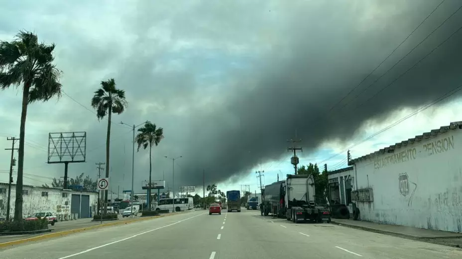 Coatzacoalcos y Minatitlán quedan bajo el humo.