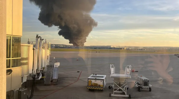 Accidente aéreo en Louisville: avión de carga se estrella cerca del aeropuerto Muhammad Ali y provoca incendio