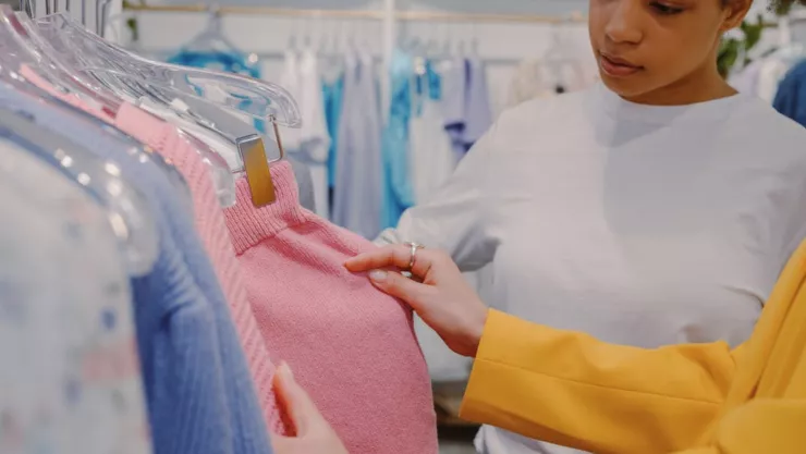 3 prendas que favorecen a cuerpo petite