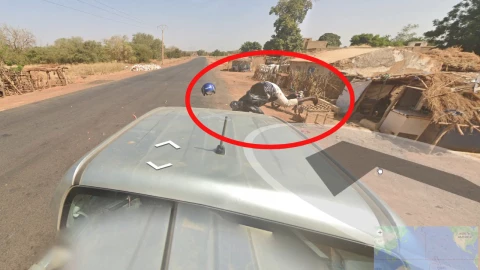hombre atropellado por coche de google maps