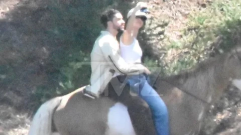 Bad Bunny y Kendall Jenner tienen paseo romántico montando a caballo