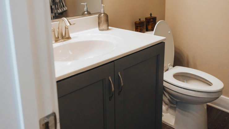 ¿Cuántas veces vas al baño al día? Esto dice sobre tu salud.jpg