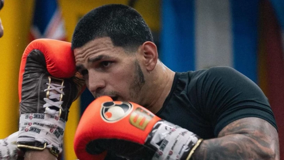 ¿Quién es Édgar Berlanga y cuántas peleas tiene?