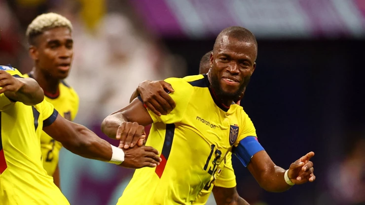 Enner Valencia marca el segundo gol en el partido inaugural de Qatar 2022