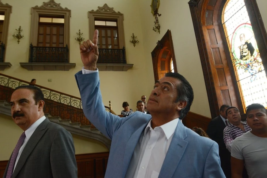 ‘El Bronco’ asume como gobernador y anuncia auditoria