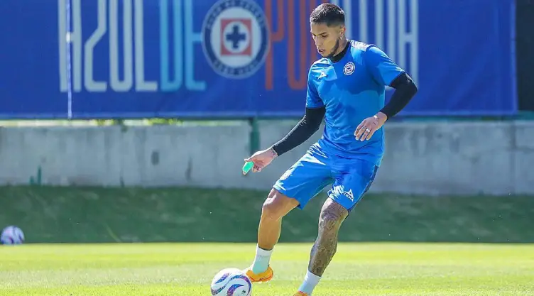 Carlos Salcedo con Cruz Azul
