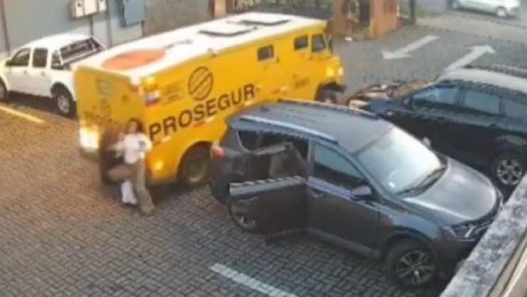 Camión de caudales atropella a dos mujeres en Chile