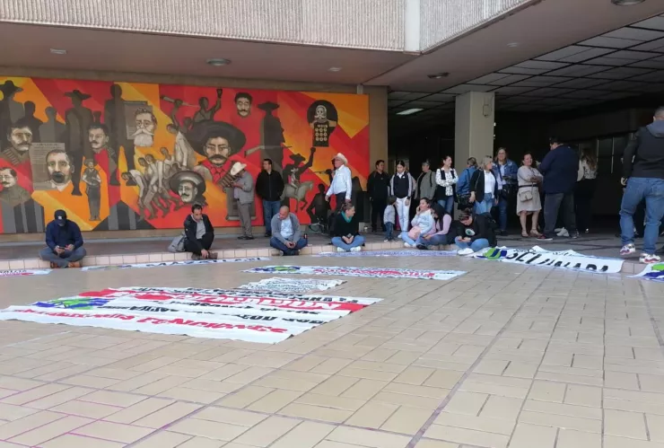 Productores agrícolas se manifiestan en el Palacio de Gobierno