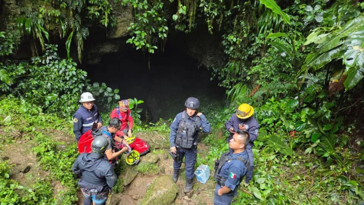 Recuperan los cuerpos de dos personas que quedaron atrapadas en gruta de Cuetzalan