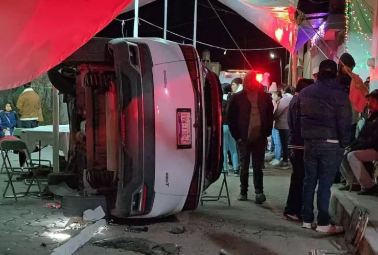 camioneta embiste a decenas de familias.