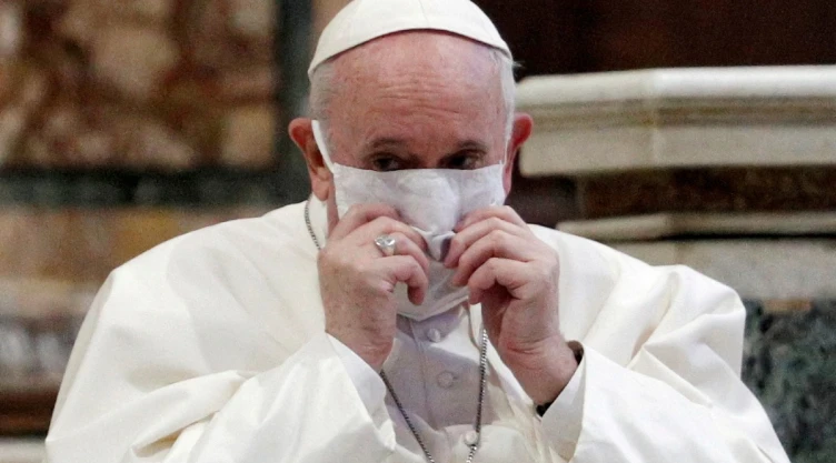 papafranciscocubrebocas.jpg