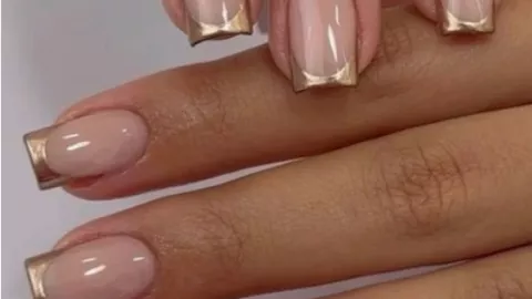 Nude con detalle dorado discreto