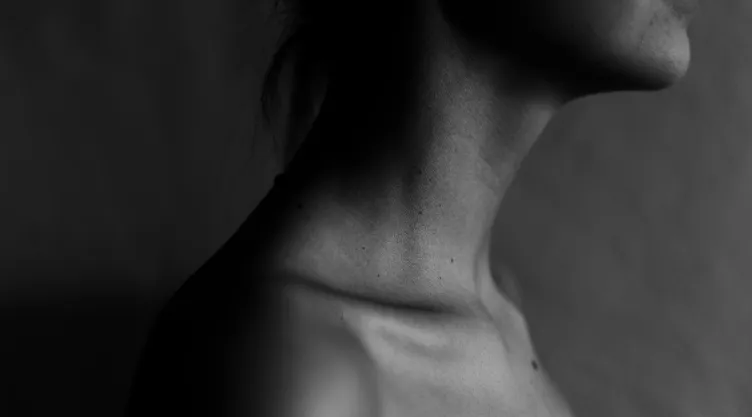 ¿Cómo rejuvenecer la piel del cuello?