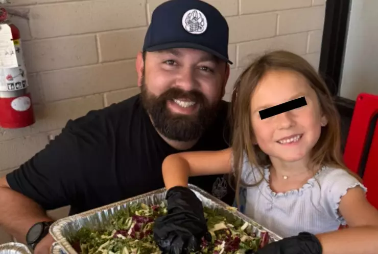 Influencer de comida muere tras ser atacado a balazos por un policía; presuntamente amenazó con ‘matar a todos’