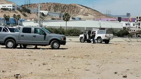 Violencia en Tijuana: Hallan a hombre muerto en la canalización.