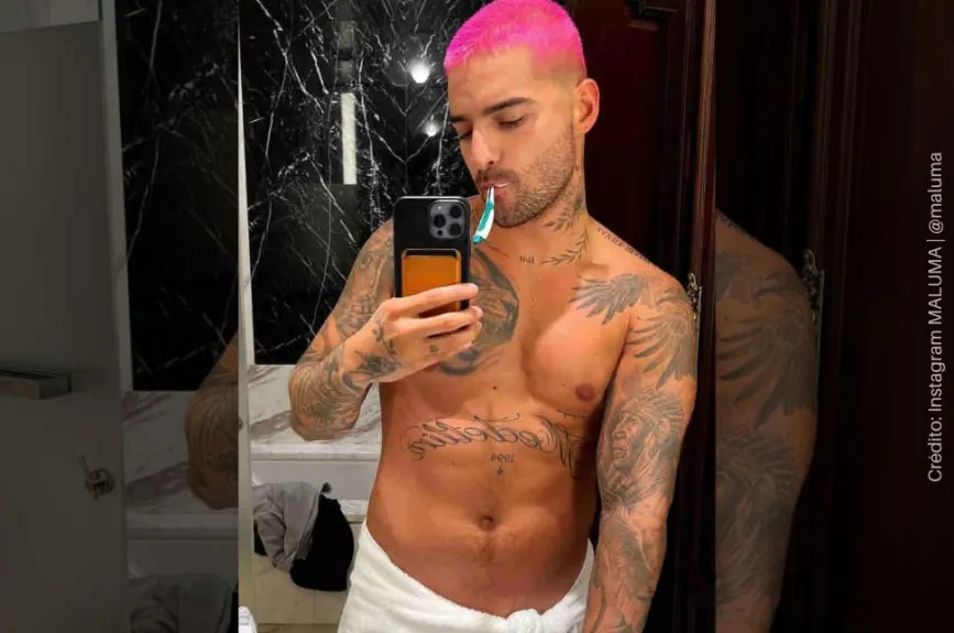 Maluma con el cabello rosa.jpg