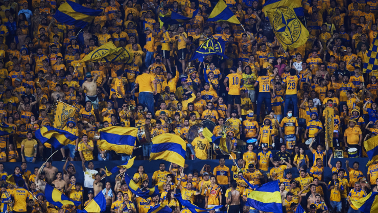 Aficionados de Tigres en el Estadio Universitario