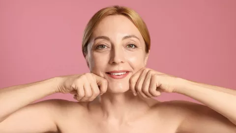 masajes faciales para mujeres de 50 a 60 años