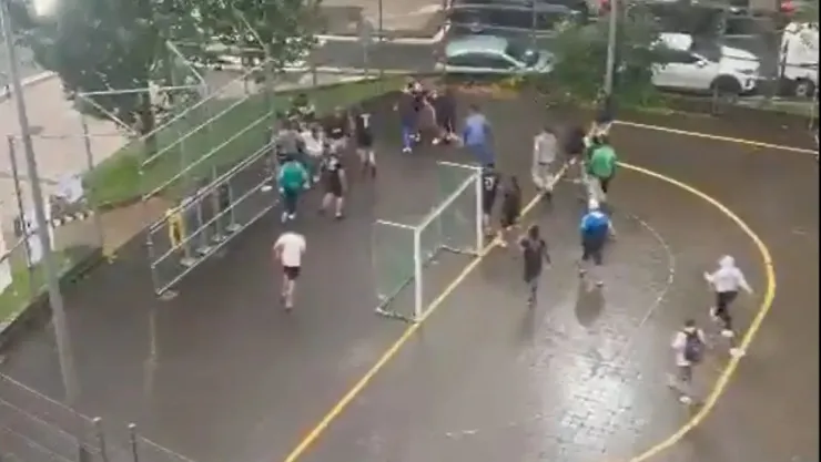VIDEO ¡Campal en España! Apuñalan a árbitro durante partido de futbol