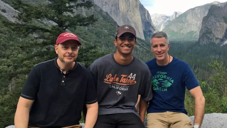 Hace 20 años esta pareja encontró a un bebé en el Metro y lo adoptaron