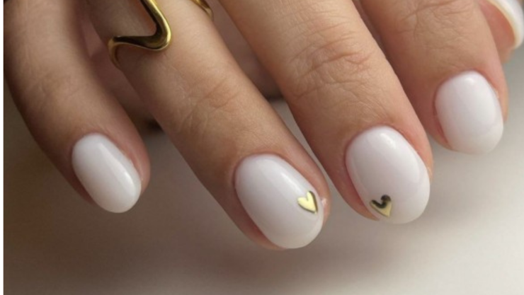 uñas blancas decoradas