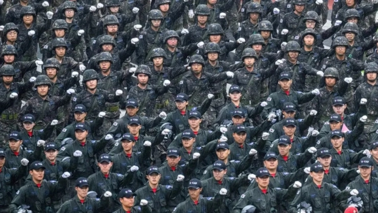 Corea del Sur sentencia a hombre que engordó para evadir el servicio militar