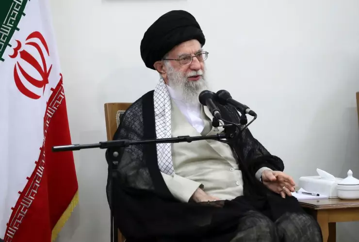 El ayatolá Ali Jamenei interviene en una reunión en su residencia en Teherán, Irán el 19 de junio de 2019. Imagen: AP