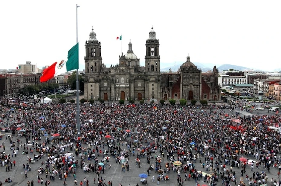 Los maestros del CNTE se “mudaron” de la plaza Tolsá al Zócalo