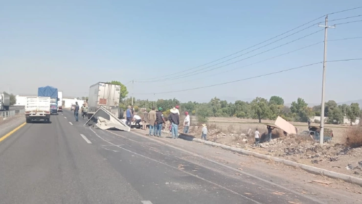 Vuelca tráiler en la Puebla-Orizaba