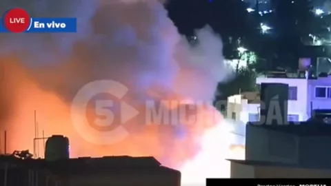 Último minuto reportan fuerte incendio en concurrida colonia de Morelia Captan en VIDEO columnas de humo.jpg