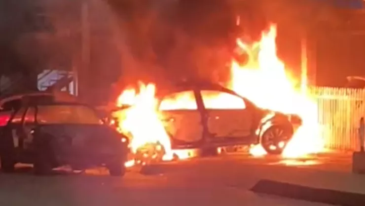 Se incendia vehículo en la Esthela Ortiz