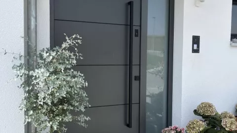 47 ideas para decorar la puerta de la entrada en tu casa: desde minimalistas, hasta muy ostentosas