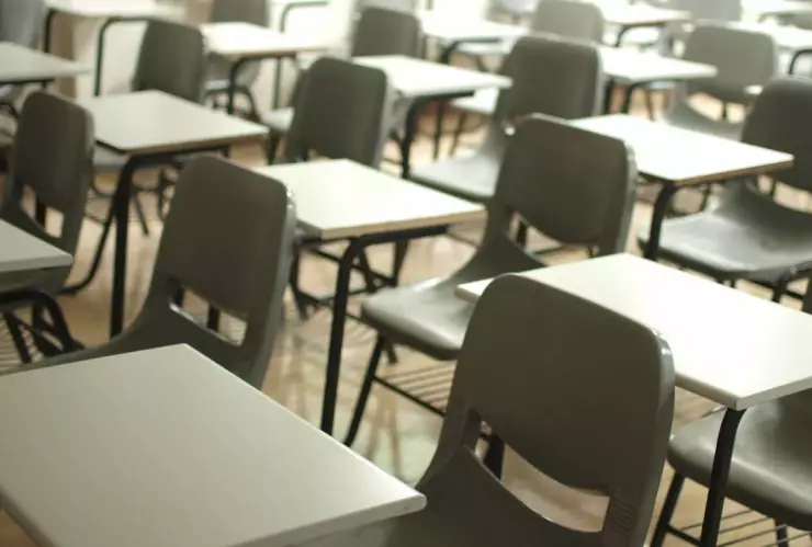 Niño de 12 años apuñala a su compañera de clase en el recreo