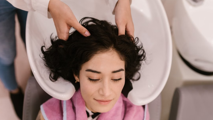 7 ingredientes naturales de cocina que sirven para hacer un exfoliante capilar casero y eliminar los residuos de productos