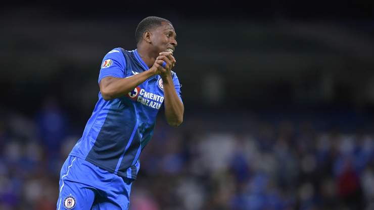 Bryan Angulo en la Liga BBVA MX Clausura Grita Mexico 2022 Cruz Azul vs Santos