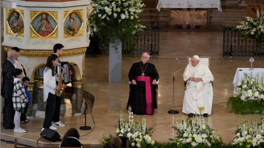 El papa Francisco durante un encuentro con refugiados en Budapest, Hungría.
