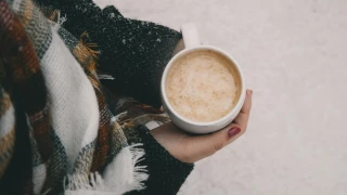 Aspecto frío y taza caliente