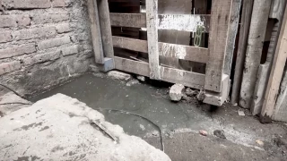 Vecinos de Pintores Mexicanos denuncian dos años de alcantarillas tapadas y agua estancada