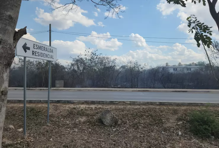 Fuerte incendio: Continúan los esfuerzos para sofocar las llamas en el fraccionamiento Esmeralda Residencial