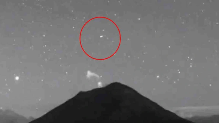 extraña luz cráter popo