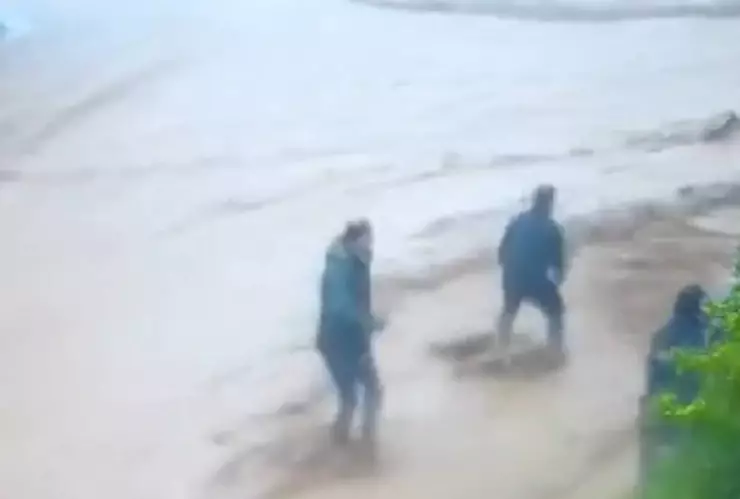 Rescatan a 30 estudiantes en Irak tras colapso de barda.jpg